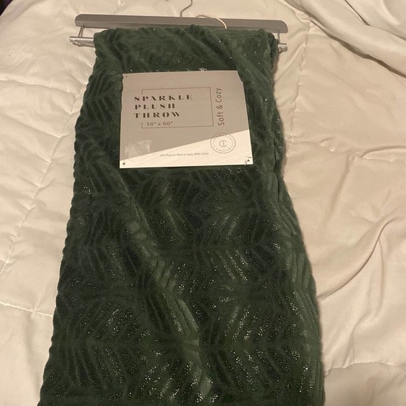 🎄🎁 Compass Sparkle Plush Throw Soft & Cozy 50” x 60” - Picture 3 of 4